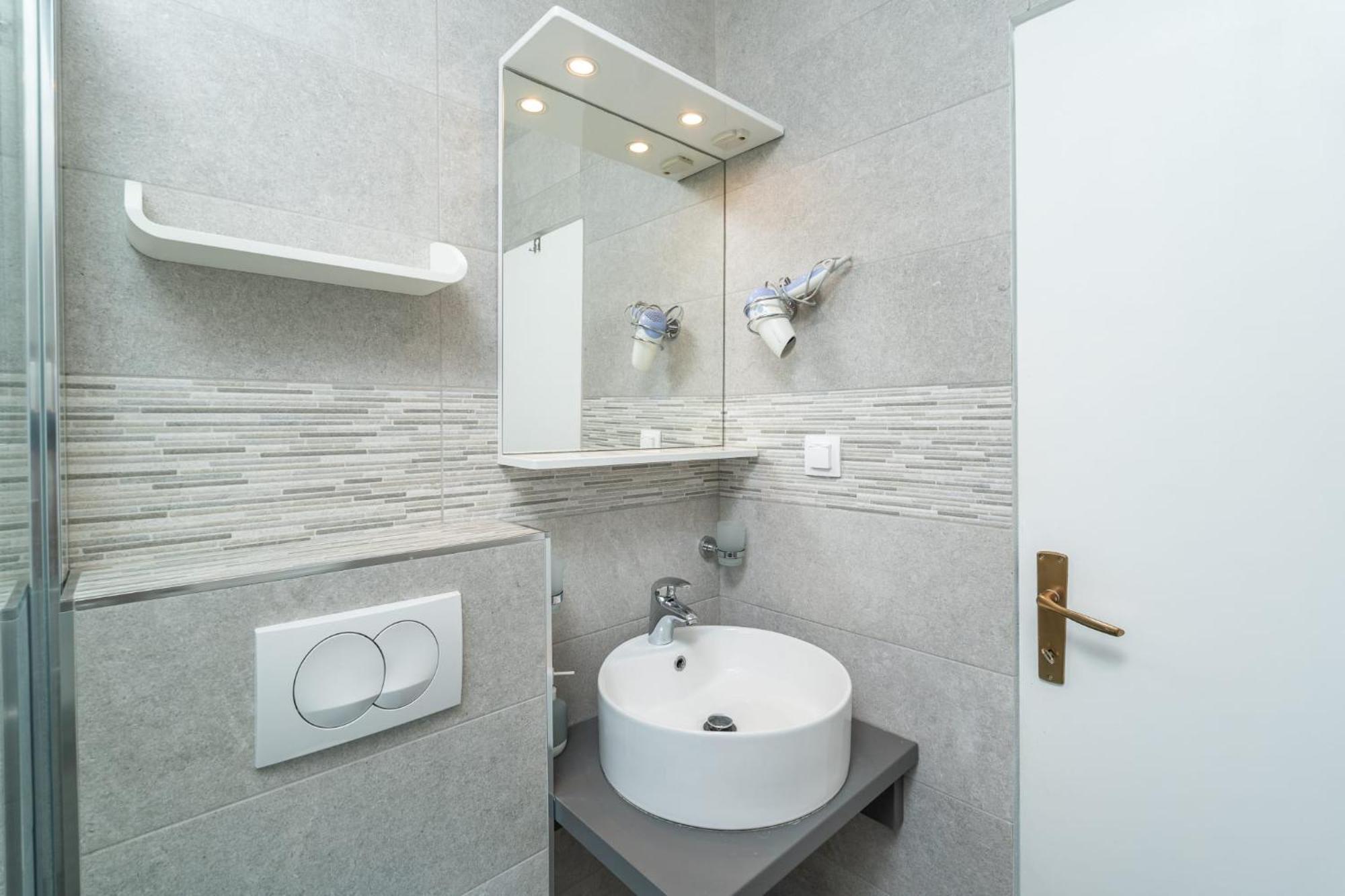 Orange Tree Apartment